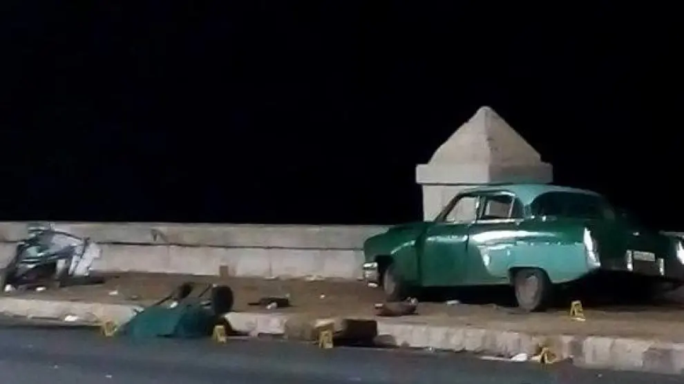 El automóvil, tras el accidente en la popular avenida Malecón de La Habana, donde atropelló a un grupo de transeúntes.