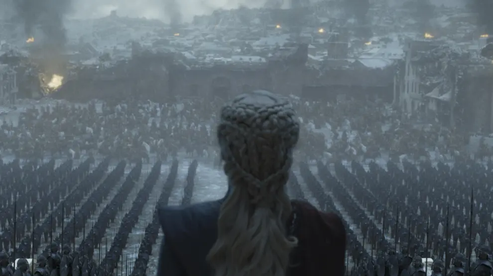 Daenerys Targaryen arengando a sus tropas, en una escena de la serie ‘Juego de tronos’