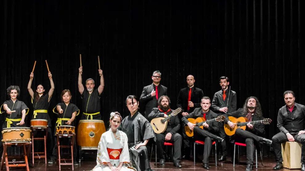 Los músicos e intérpretes que participan en el espectáculo de ópera flamenca ‘Keicho’, como cierre del Festival Flamenco de Zaragoza.