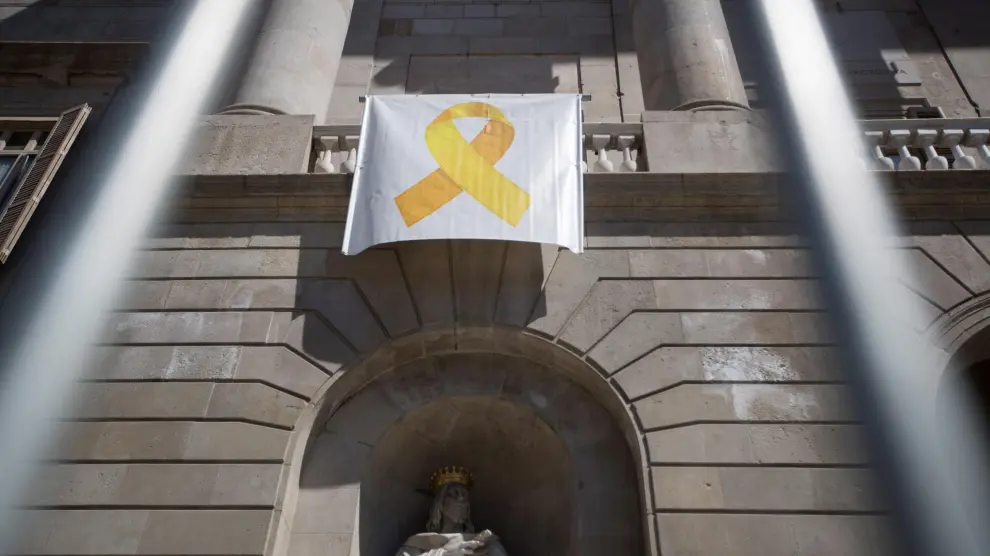 El lazo amarillo vuelve al Ayuntamiento de Barcelona.