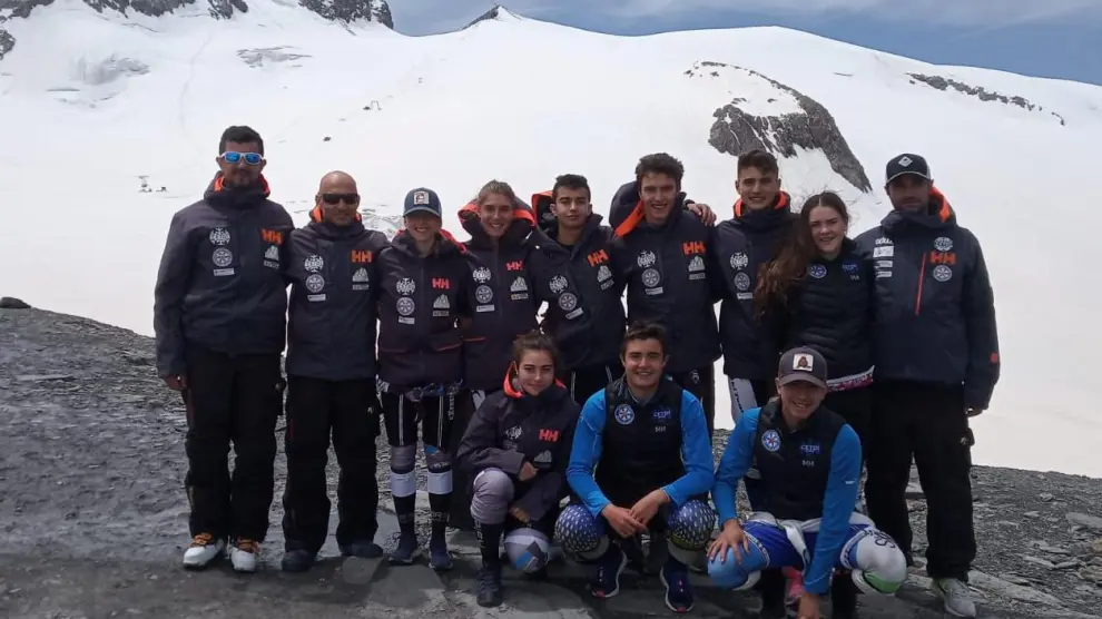 Los deportistas del Cetdi Aragón Alpino ya se encuentran en el glaciar francés de Les Deux Alpes
