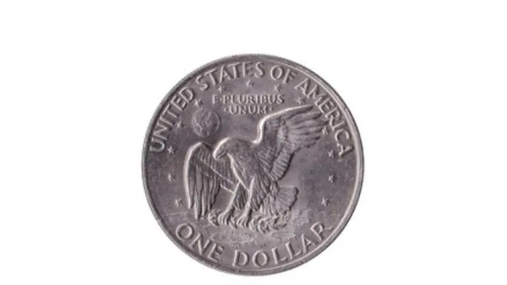 Moneda de un dólar estadounidense con el águila posándose sobre la Luna.