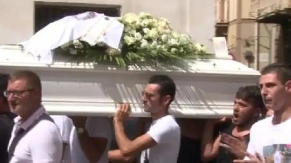 Funeral del niño que murió en Italia en un accidente de coche mientras su padre, que conducía, hacía un Facebook Live
