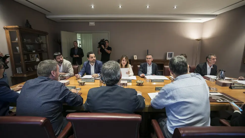 La Mesa de las Cortes y la Junta de Portavoces, durante su reunión de esta semana
