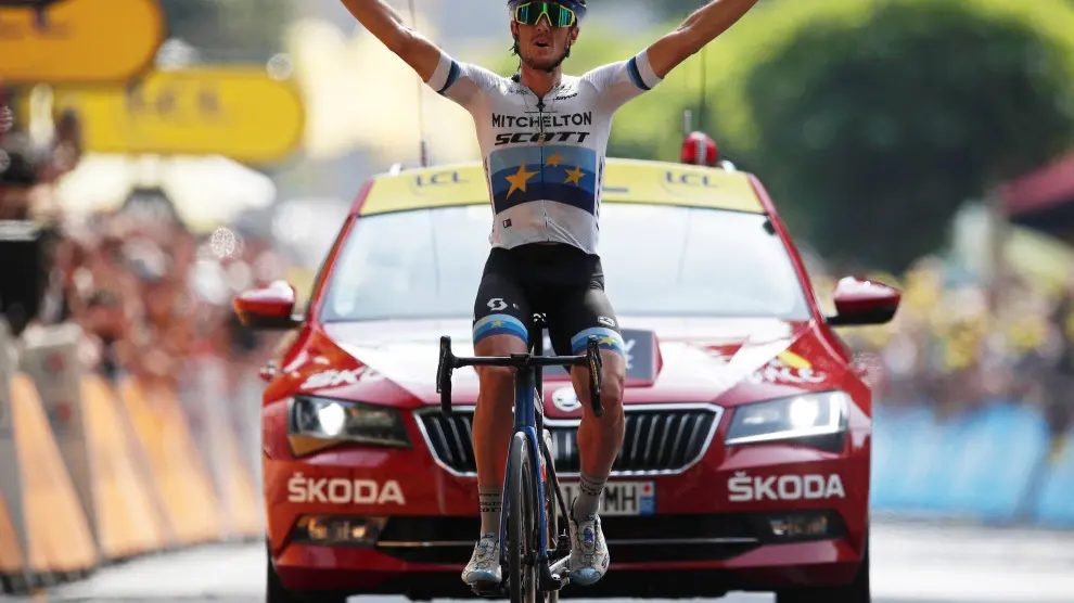 Gap (France), 24/07/2019.- Italy's Matteo Trentin of the Mitchelton Scott team celebrates his win after crossing the finish line following the 17th stage of the 106th edition of the Tour de France cycling race over 200km between Pont Du Gard and Gap, France, 24 July 2019. (Ciclismo, Francia, Italia) EFE/EPA/GUILLAUME HORCAJUELO Tour de France 2019 - 17th stage