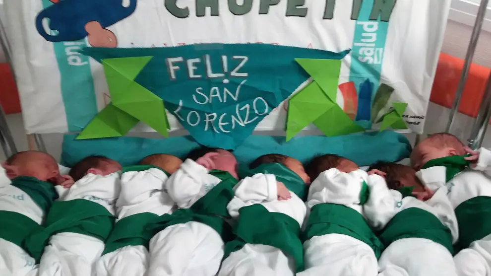 Los recién nacidos felicitan las fiesta de San Lorenzo de Huesca desde el Hospital San Jorge