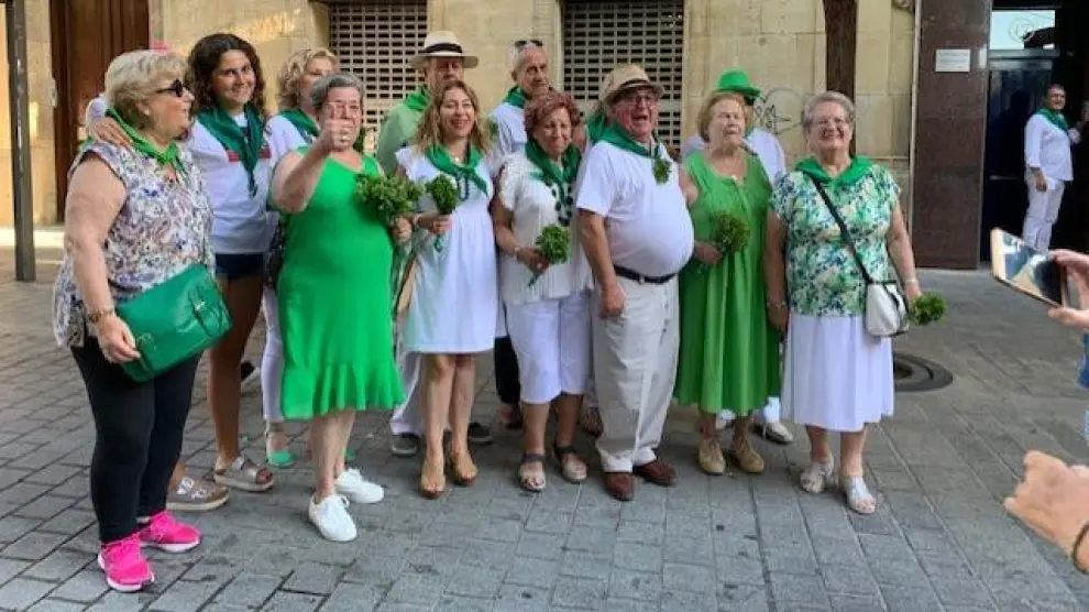 La familia Ferrer, que viaja en tren desde Zaragoza todos los años para vivir en Huesca el día 10.