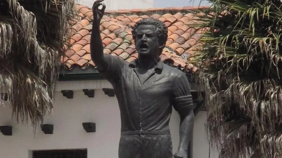 Estatua de Galán en la plaza principal de Soacha