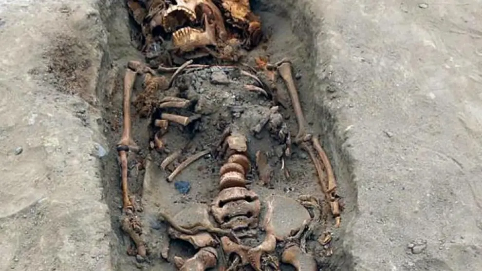 Uno de los restos de un niño hallados en Perú