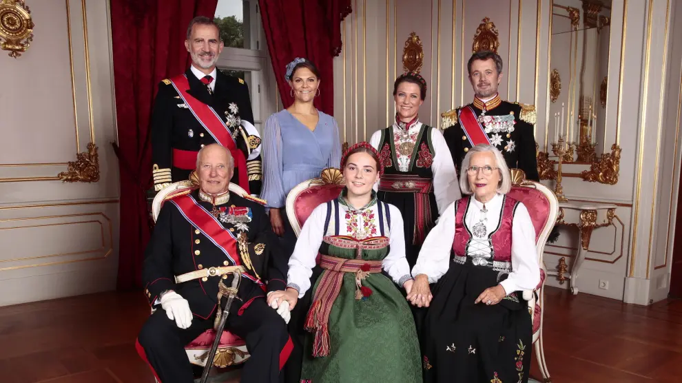 La familia real noruega, junto al rey Felipe