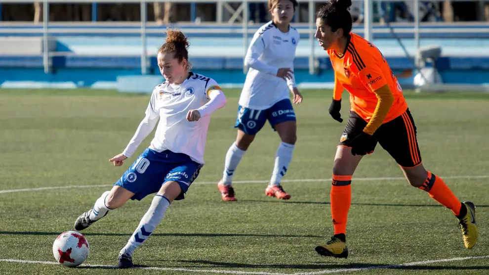 Partido entre el Zaragoza Club de Fútbol Femenino y el Valencia.