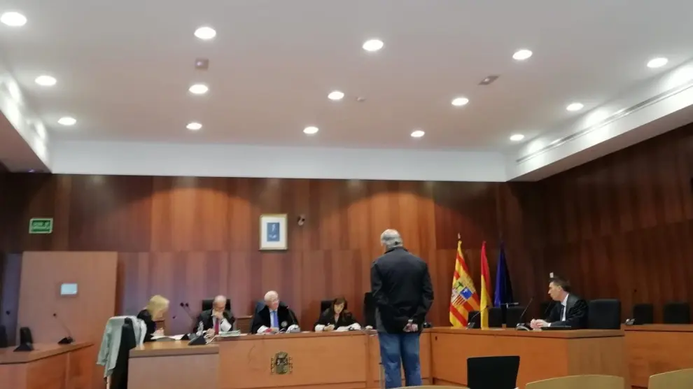El acusado, durante su declaración ayer ante los magistrados de la Audiencia Provincial de Zaragoza.