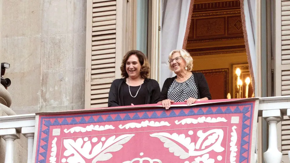Ada Colau y Manuela Carmena durante el pregón de la Mercé en Barcelona.