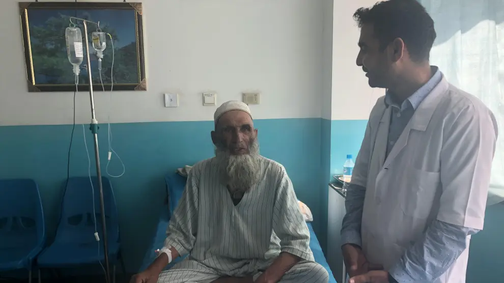 Haji Asil, de 70 años con cáncer de esófago en la unidad oncológica