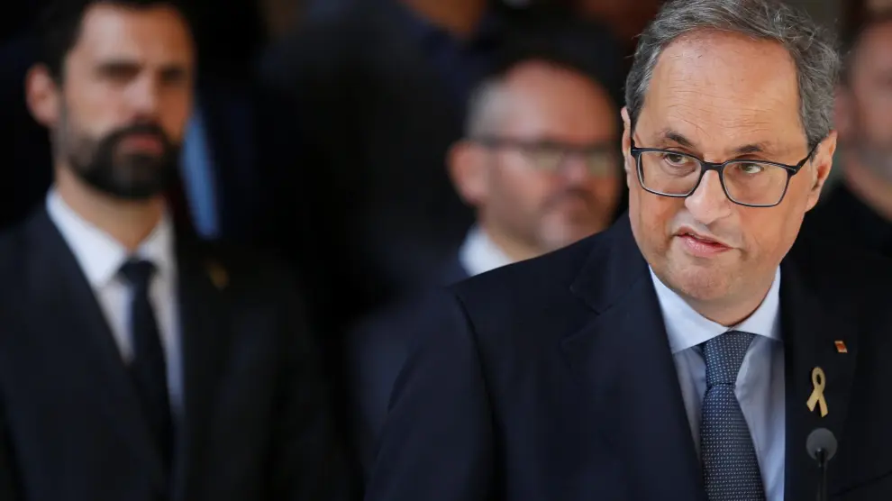 Catalunya's President Quim Torra, accompanied of Parliament President Roger Torrent, delivers a statement at the Catalan regional Parliament in Barcelona, Spain, October 14, 2019. REUTERS/Rafael Marchante [[[REUTERS VOCENTO]]] SPAIN-POLITICS/CATALONIA-TORRA