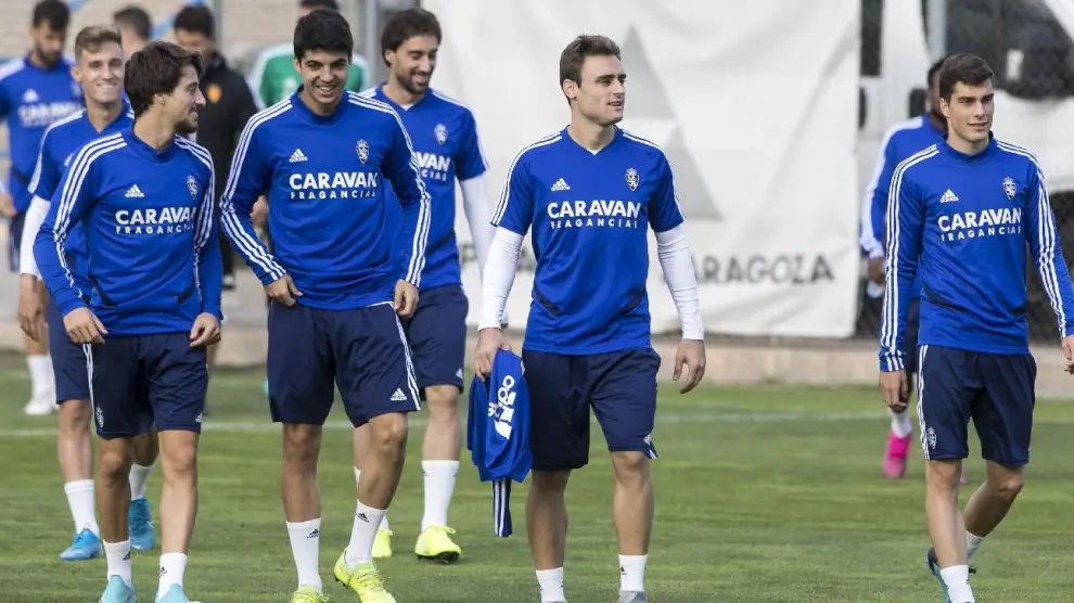 Los jugadores del Real Zaragoza, en el último entrenamiento antes de recibir al Mirandés, en la mañana del sábado.