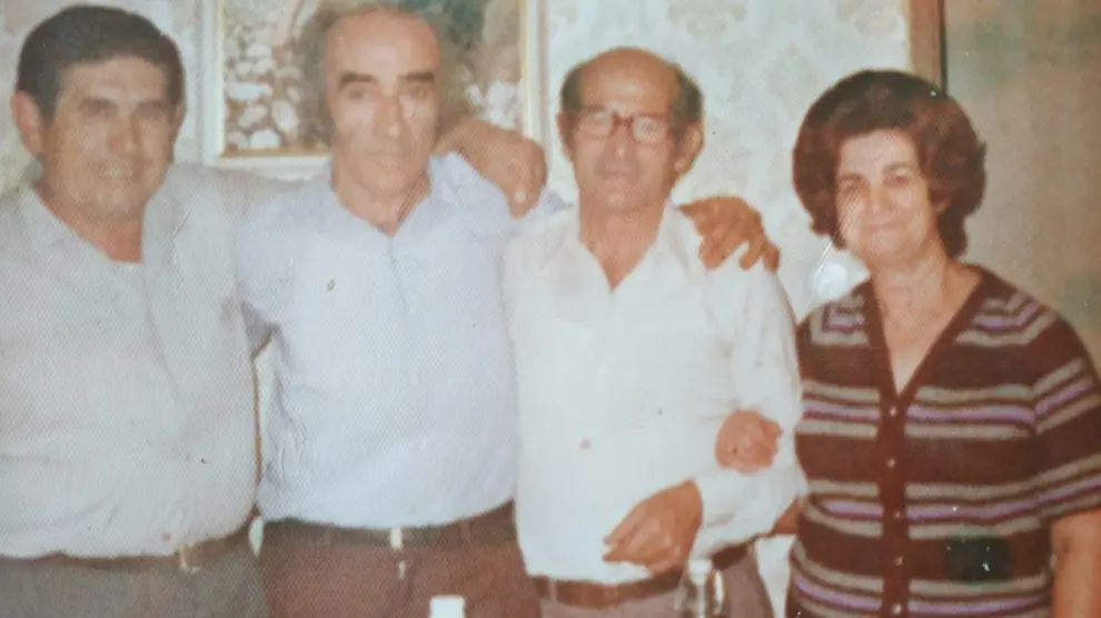 De izquierda a derecha, Miguel Nogarol, Agustín Alamán, Antonio y Carmen Nogarol.