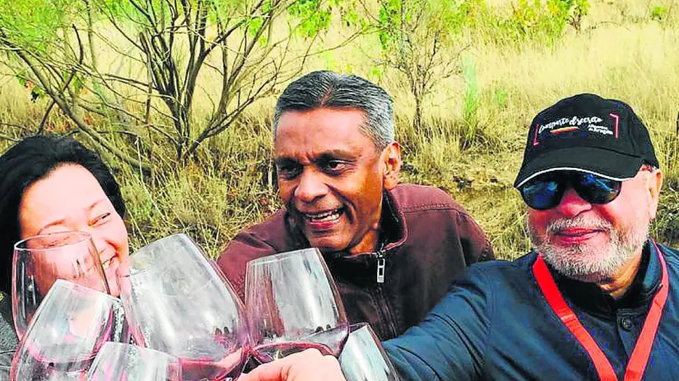 Importadores de Malasia y Singapur brindan con vino aragonés durante su visita a bodegas de las cuatro denominaciones de origen de la Comunidad.