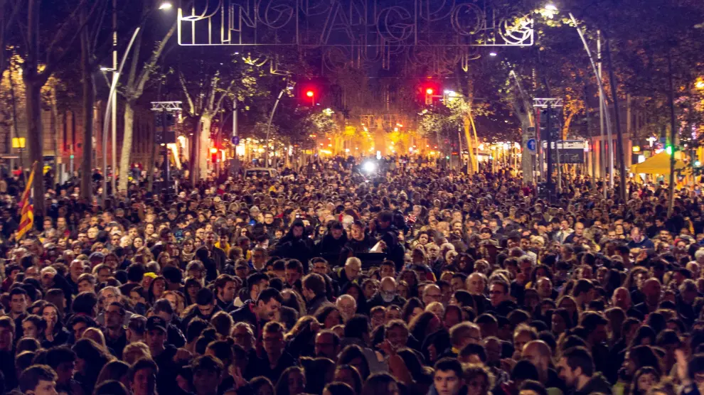 Tsunami Democràtic convocó a miles de personas en Barcelona durante la jornada de reflexión para el 10N.