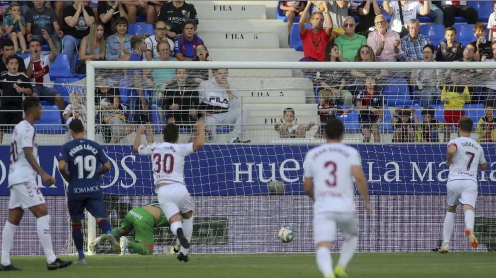 Momento en el que Susaeta anota, de penalti, el 0-1 con el que el Albacete ganó 0-1 en Huesca hace dos meses, en la jornada 6ª.