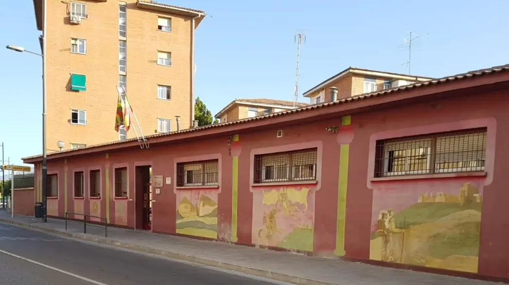Imagen del edificio donde se ubica el albergue y el comedor social de Huesca.