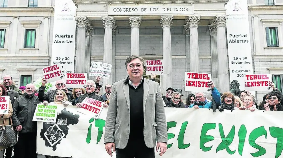 Guitarte, tras acreditarse como diputado en el Congreso, recibe el apoyo de Teruel Existe.