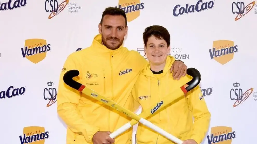 El olímpico Saúl Craviotto junto con el zaragozano Moisés Cantín, en la entrega de las Becas Vamos en el CDM Delicias