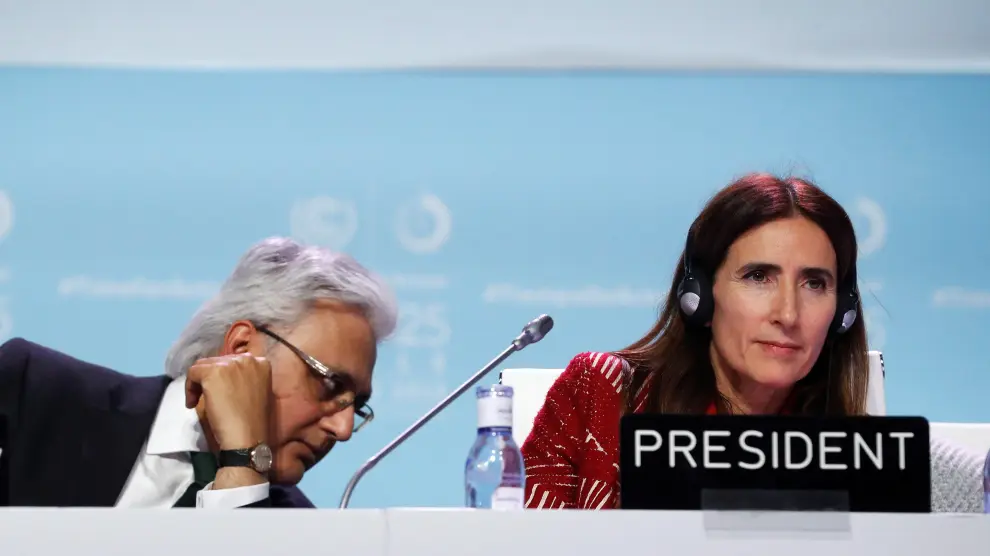 La ministra de Medio Ambiente de Chile y presidenta de la COP25, Carolina Schmidt (derecha), en la rueda de prensa celebrada este domingo.