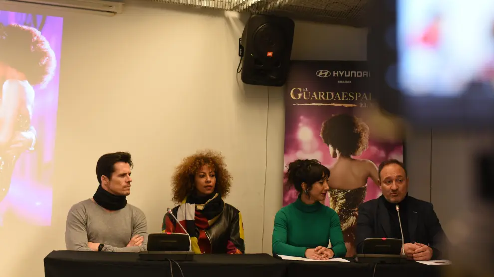 Octavi Pujades, Khaoula Bouchkhi, Celia Villarino y Alberto López, durante la presentación del espectáculo.