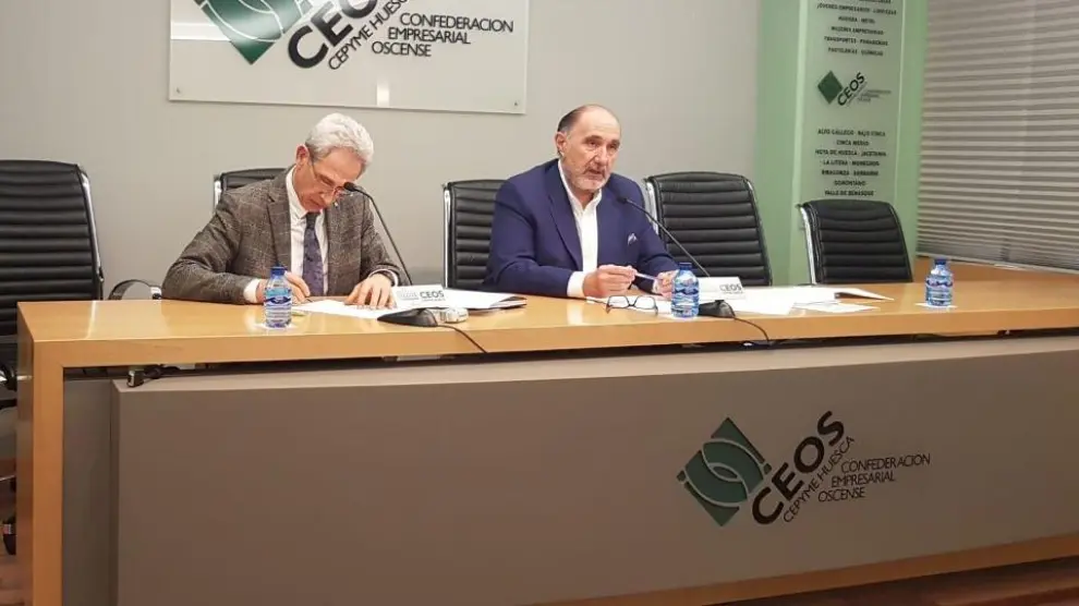 Reunión de la última junta directiva de la CEOS con el presidente Fernando Luna (derecha) y el secretario general, Salvador Cored.