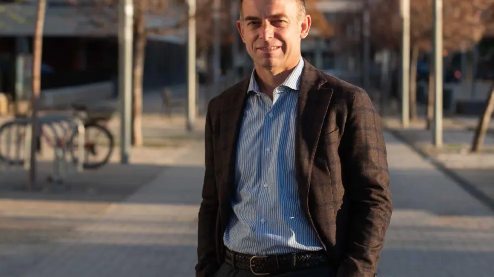 Christian Lapetra, presidente del Real Zaragoza, en la puerta de la sede del club en La Romareda, en las horas previas a la Nochebuena cuando atendió a HERALDO DE ARAGÓN.