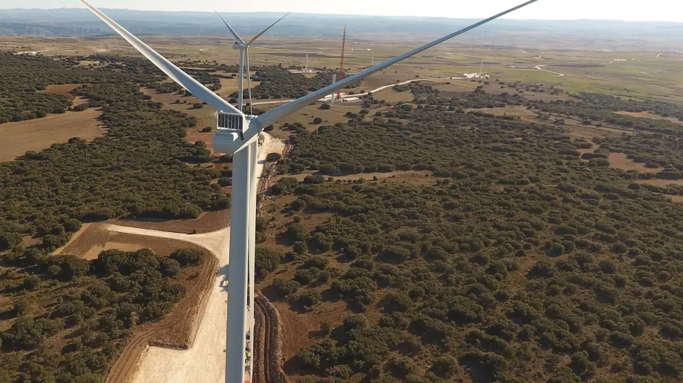 Aerogeneradores instalados en Muniesa por Enel Green Power, que ha montado trece parques en Aragón en 2019.