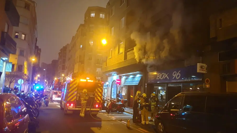 Incendio en un taller de motos del centro de Zaragoza.