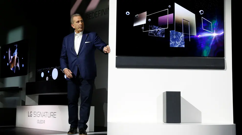 Tim Alessi, head of Product Marketing for Home Entertainment Products at LG Electronics USA, shows off a new LG GX OLED television at an LG Electronics news conference during the 2020 CES in Las Vegas, Nevada, U.S. January 6, 2020. REUTERS/Steve Marcus [[[REUTERS VOCENTO]]] TECH-CES/
