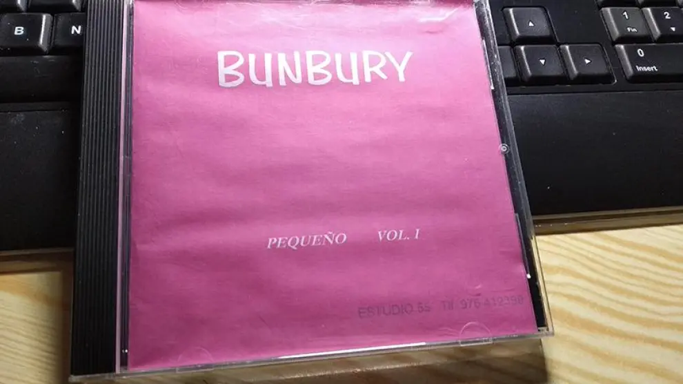 CD-R de Bunbury, portada rosa A.