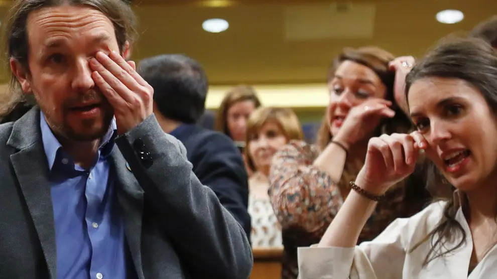 Pablo Iglesias e Irene Montero lloran tras conocer el resultado de la votación que permite el Gobierno de coalición PSOE-Podemos