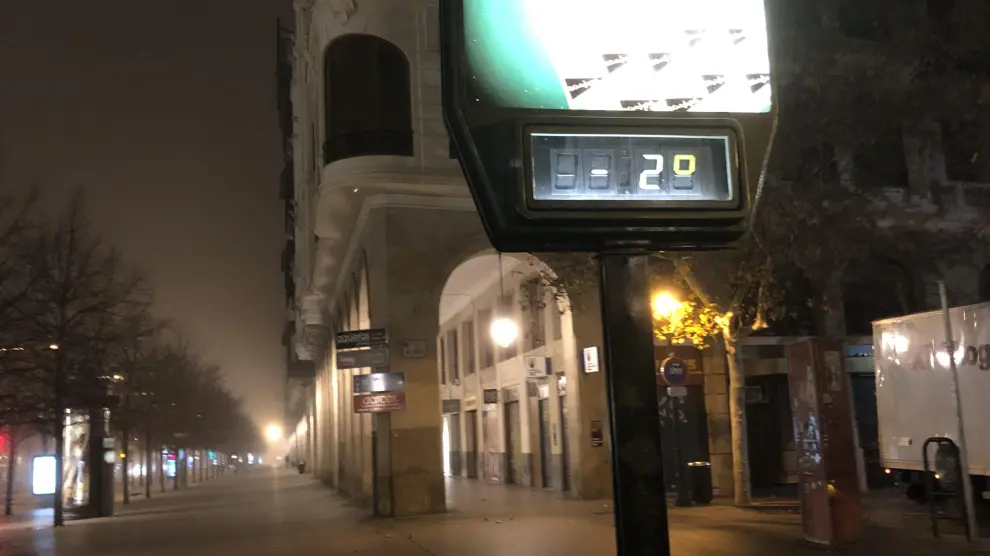 Esta madrugada también ha dejado temperaturas bajo cero en la capital aragonesa.