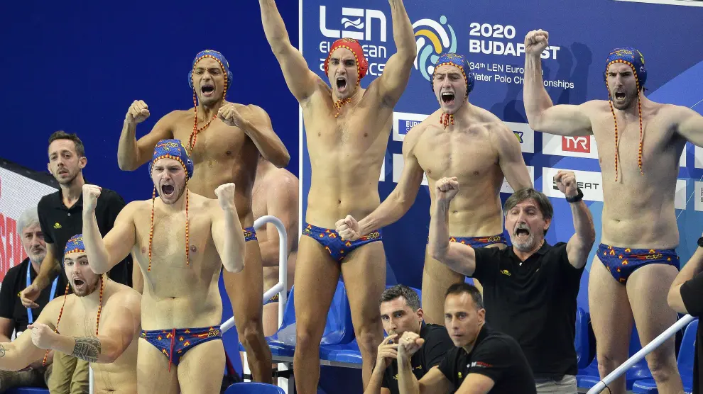 Los jugadores de la selección española celebran el triunfo ante Serbia