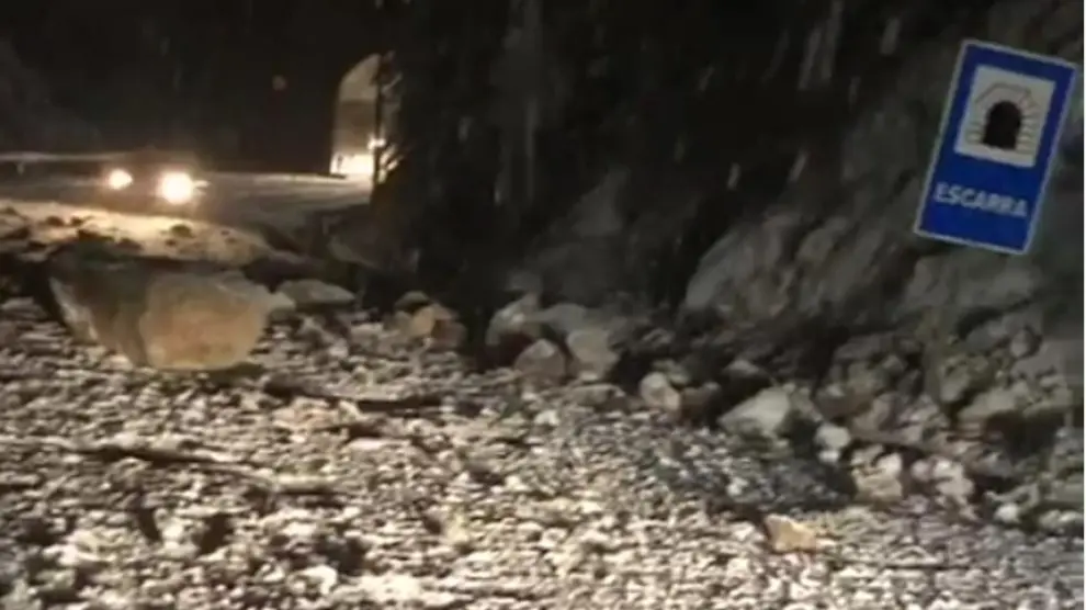Desprendimiento ocurrido en una de las bocas del túnel de Escarra el 22 de enero.