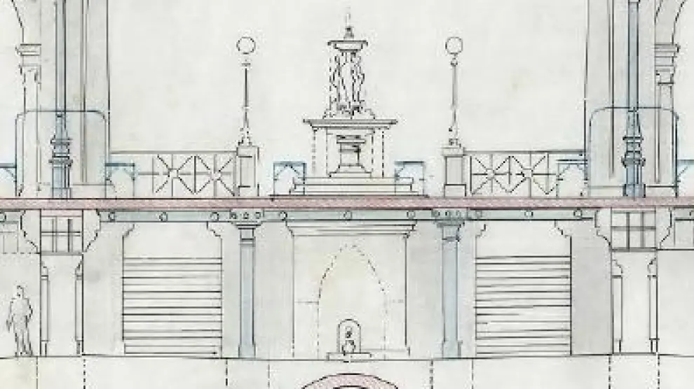 En los planos originales de 1895 aparecía una fuente ornamental en el centro de la lonja.