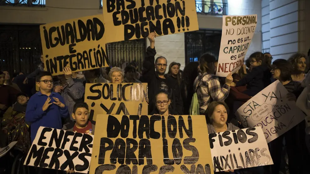 Las familias afectadas se concentraron en la plaza de España el pasado noviembre para reclamar soluciones