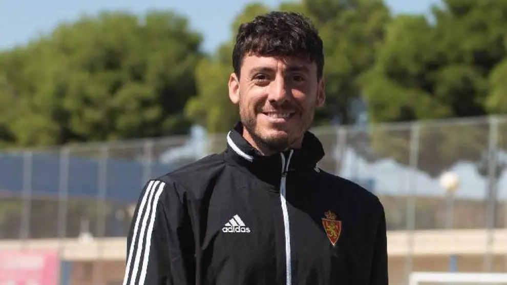 Cristian Álvarez, sonriente, en los campos de entrenamiento del equipo.
