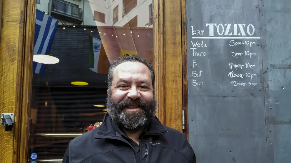 Chusé Valero, en el Bar Tozino de Londres.