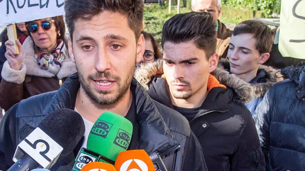 Los condenados por el caso Arandina, a su salida este lunes de la Audiencia Provincial de Burgos.