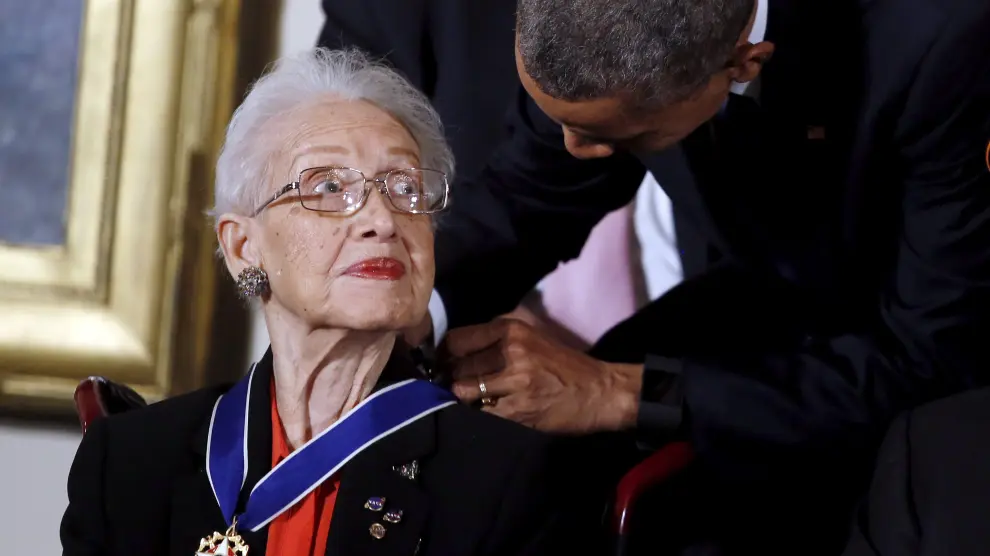 Barack Obama impone a Johnson la Medalla de la Libertad, el 24 de noviembre de 2015.