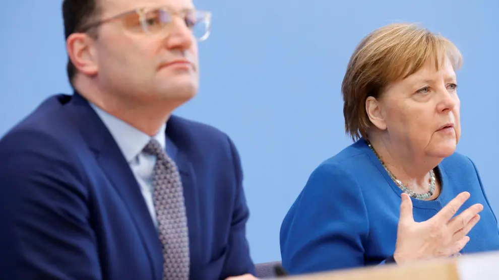 German Chancellor Angela Merkel, Health Minister Jens Spahn and a head of the Robert Koch Institute Lothar Wieler address a news conference on coronavirus in Berlin, Germany, March 11, 2020. REUTERS/Axel Schmidt [[[REUTERS VOCENTO]]]