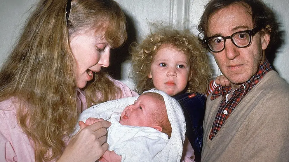 Allen junto a Mia Farrow y su hija Dylan