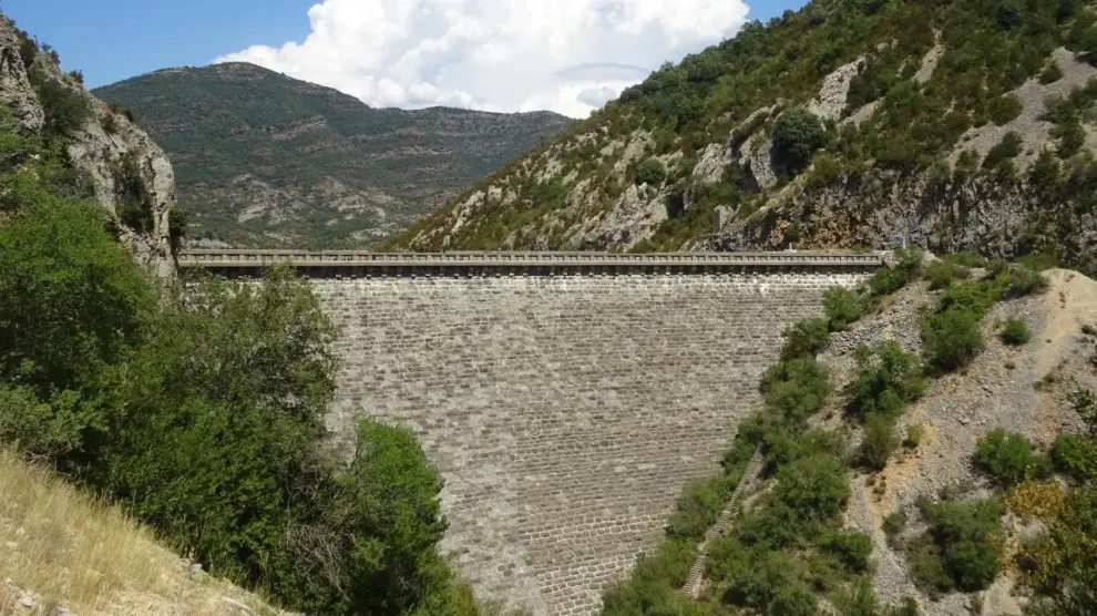 Imagen de la presa centenaria de Santa María de Belsué, en Huesca.