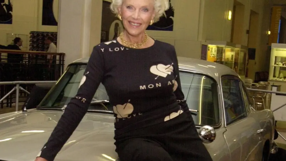 La actriz Honor Blackman en Londres en 2002.