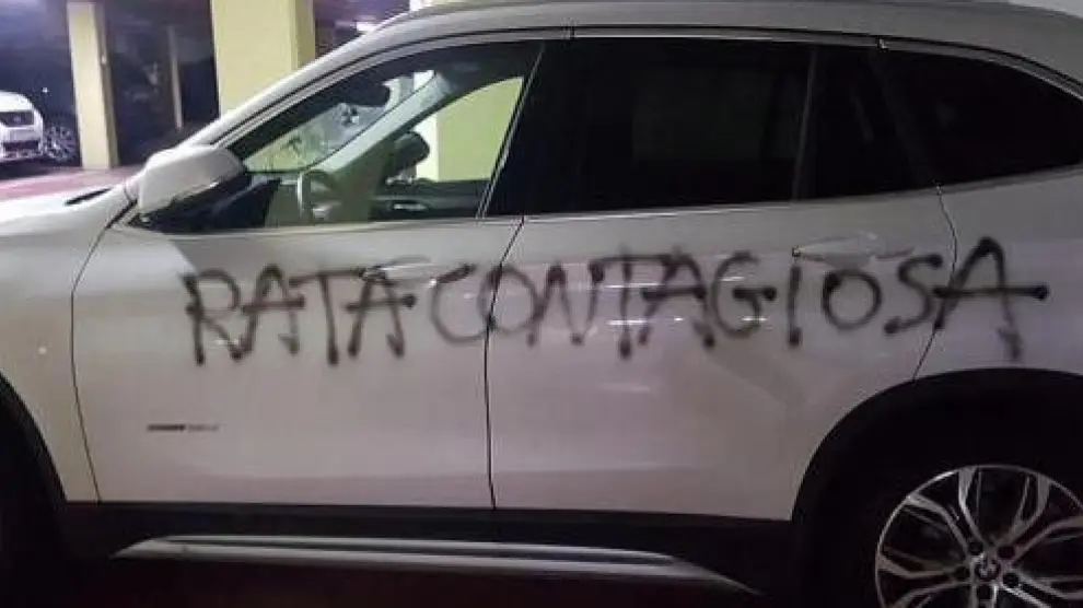 "Rata contagiosa", la pintada en el coche de una doctora en Barcelona